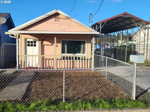 811 Laurel Ave, Reedsport, OR 97467