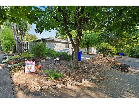 10618 SW 49th Ave, Portland, OR 97219