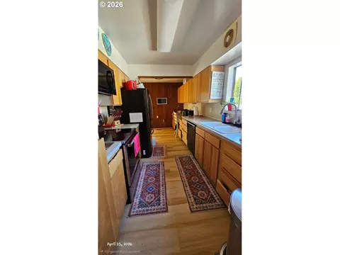 Kitchen - 488 Walnut Ln, Eugene, OR 97401 photo 1 of 3