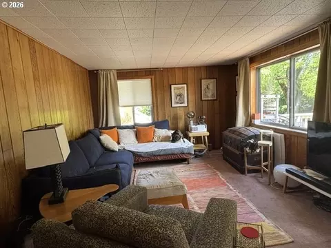 Living - 488 Walnut Ln, Eugene, OR 97401 photo 2 of 2