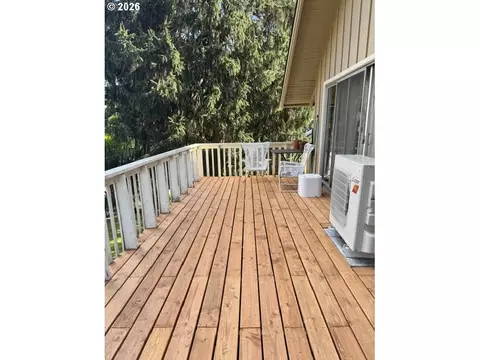 Exterior - 488 Walnut Ln, Eugene, OR 97401 photo 1 of 1