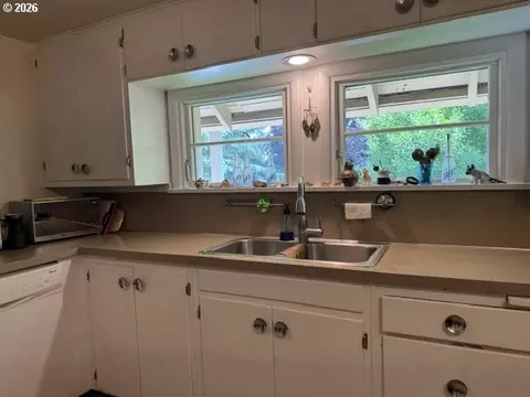 Kitchen - 488 Walnut Ln, Eugene, OR 97401 photo 2 of 3