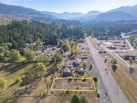 212 N Santiam Hwy SE, Gates, OR 97346