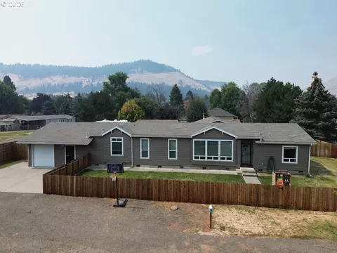 3008 N 1st St, La Grande, OR 97850