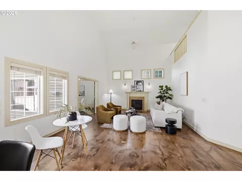 Living - 441 Covey Ln, Eugene, OR 97401 photo 2 of 4