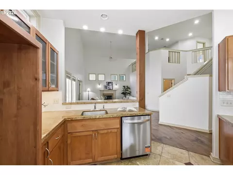 Kitchen - 441 Covey Ln, Eugene, OR 97401 photo 4 of 5