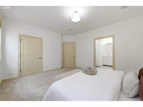 Bedroom - 441 Covey Ln, Eugene, OR 97401 photo 3 of 7