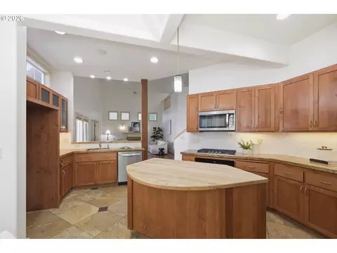 Kitchen - 441 Covey Ln, Eugene, OR 97401 photo 1 of 5