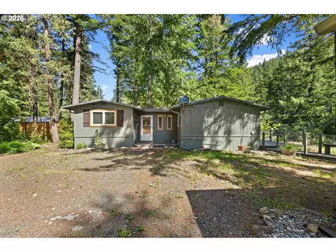 271 Anita Ln, Glide, OR 97443