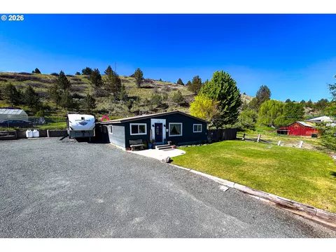 858 E Main St, John Day, OR 97845