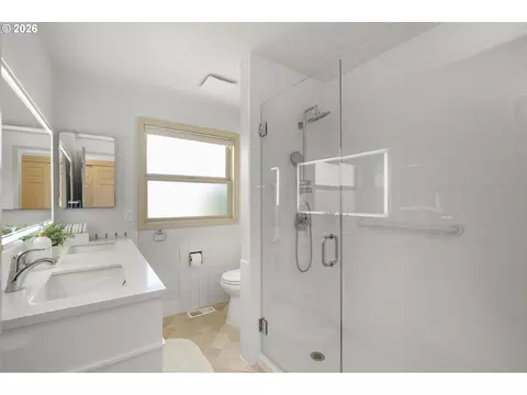 Bath - 14280 SE 268th Ct, Boring, OR 97009 photo 1 of 2