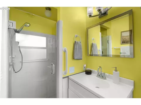 Bath - 14280 SE 268th Ct, Boring, OR 97009 photo 2 of 2