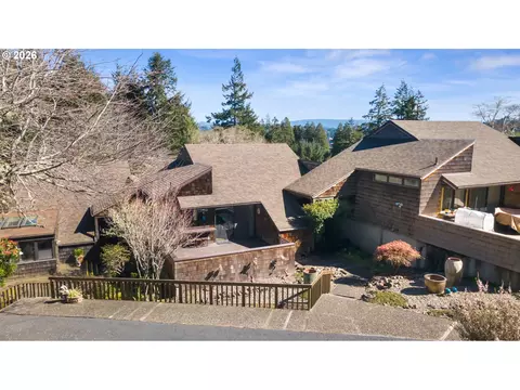 1320 Ingersoll St, Coos Bay, OR 97420