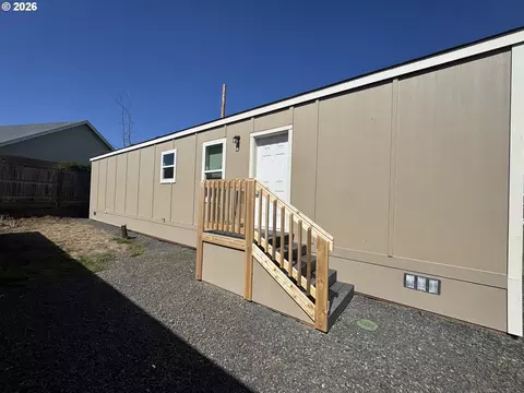 1085 W 1st Ave #J, Junction City, OR 97448