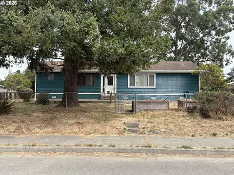 1375 Fenwick St, Coos Bay, OR 97420