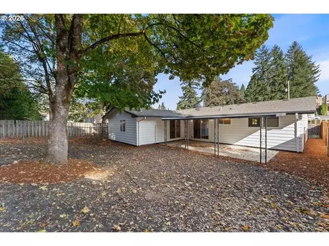 Exterior - 17055 SE Webster Rd, Gladstone, OR 97027 photo 6 of 10