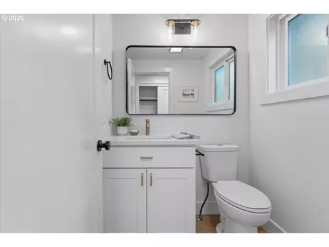 Bath - 17055 SE Webster Rd, Gladstone, OR 97027 photo 1 of 3