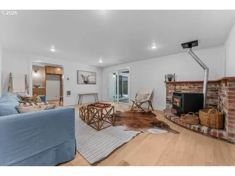Living - 17055 SE Webster Rd, Gladstone, OR 97027 photo 9 of 9