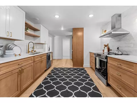 Kitchen - 17055 SE Webster Rd, Gladstone, OR 97027 photo 1 of 7