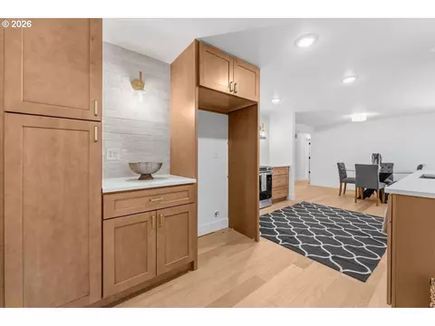 Kitchen - 17055 SE Webster Rd, Gladstone, OR 97027 photo 6 of 7