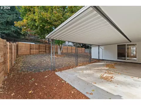 Exterior - 17055 SE Webster Rd, Gladstone, OR 97027 photo 4 of 10