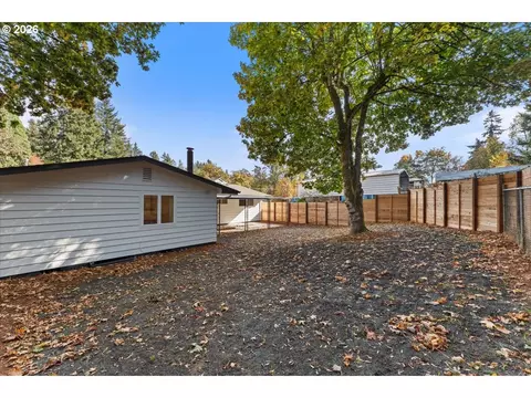 Exterior - 17055 SE Webster Rd, Gladstone, OR 97027 photo 8 of 10