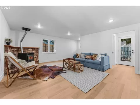Living - 17055 SE Webster Rd, Gladstone, OR 97027 photo 7 of 9