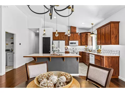 Kitchen - 2187 E Madison Ave, Cottage Grove, OR 97424 photo 4 of 8
