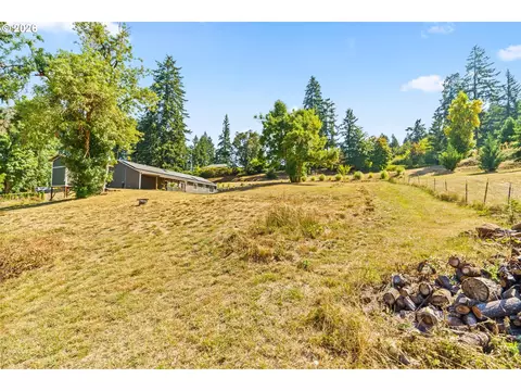 Exterior - 2187 E Madison Ave, Cottage Grove, OR 97424 photo 6 of 9