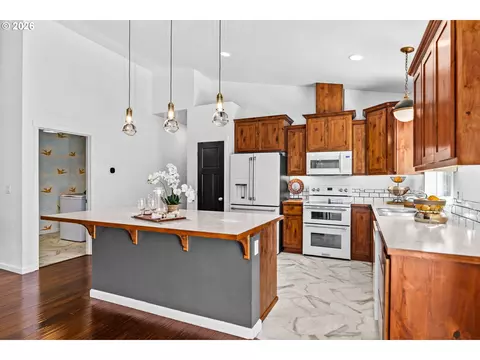 Kitchen - 2187 E Madison Ave, Cottage Grove, OR 97424 photo 1 of 8