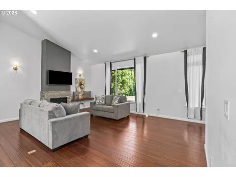 Living - 2187 E Madison Ave, Cottage Grove, OR 97424 photo 1 of 4
