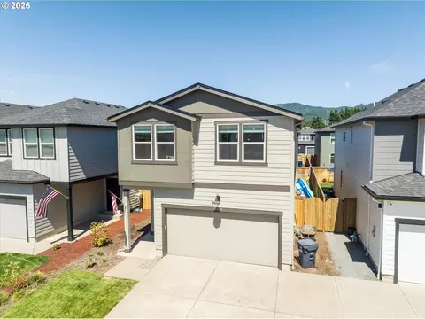 Exterior - 2906 V St, Springfield, OR 97477 photo 8 of 9