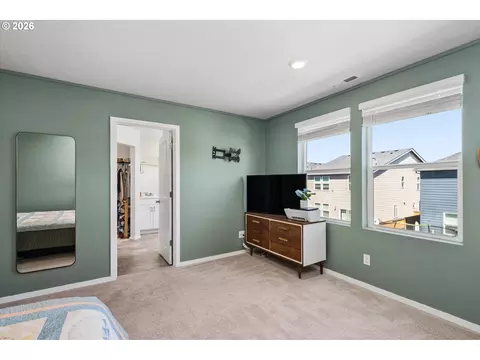 Bedroom - 2906 V St, Springfield, OR 97477 photo 3 of 9