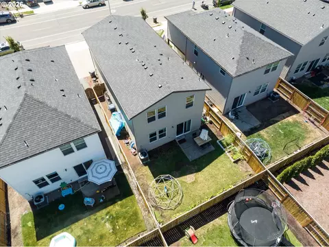 View/Area - 2906 V St, Springfield, OR 97477 photo 1 of 5
