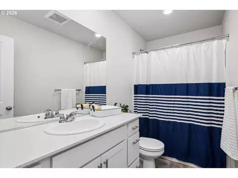 Bath - 2906 V St, Springfield, OR 97477 photo 4 of 4