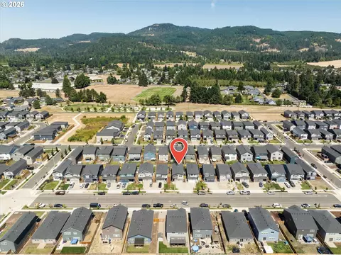 View/Area - 2906 V St, Springfield, OR 97477 photo 2 of 5