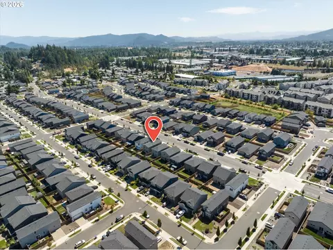View/Area - 2906 V St, Springfield, OR 97477 photo 4 of 5