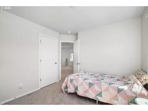Bedroom - 2906 V St, Springfield, OR 97477 photo 7 of 9