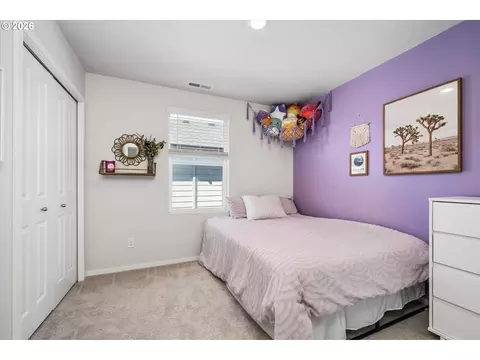 Bedroom - 2906 V St, Springfield, OR 97477 photo 8 of 9