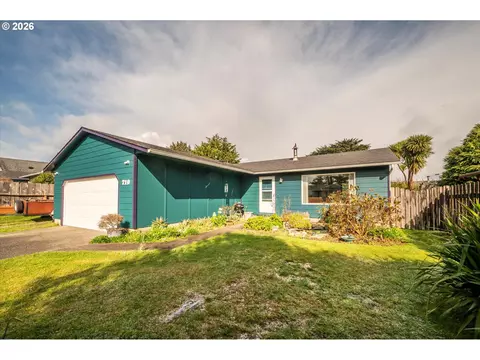 710 8th Ct SW, Bandon, OR 97411