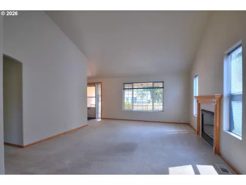 Living - 2956 Dahlia Ln, Eugene, OR 97404 photo 2 of 2