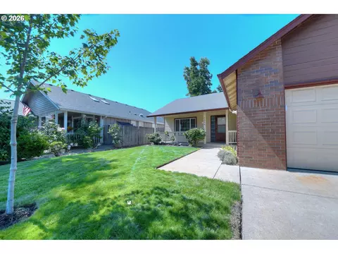 Exterior - 2956 Dahlia Ln, Eugene, OR 97404 photo 2 of 6