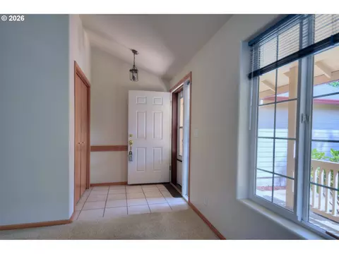 Entry Way - 2956 Dahlia Ln, Eugene, OR 97404 photo 1 of 2
