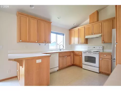 Kitchen - 2956 Dahlia Ln, Eugene, OR 97404 photo 1 of 3