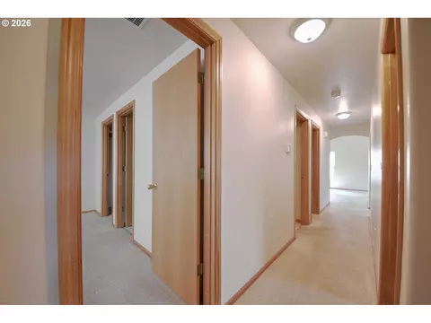 Entry Way - 2956 Dahlia Ln, Eugene, OR 97404 photo 2 of 2