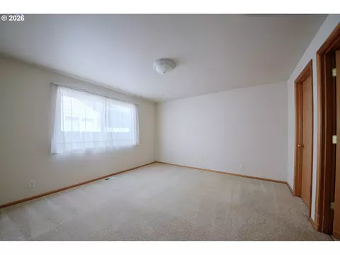 Bedroom - 2956 Dahlia Ln, Eugene, OR 97404 photo 1 of 6
