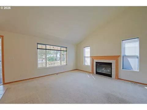 Living - 2956 Dahlia Ln, Eugene, OR 97404 photo 1 of 2