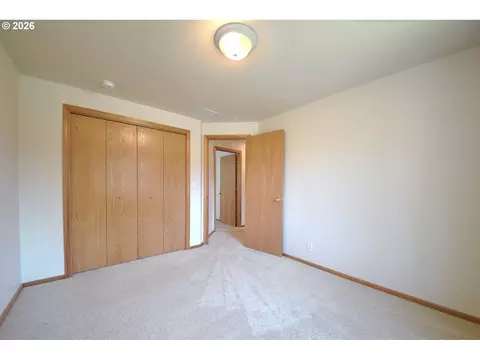 Bedroom - 2956 Dahlia Ln, Eugene, OR 97404 photo 6 of 6