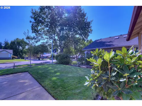 Exterior - 2956 Dahlia Ln, Eugene, OR 97404 photo 6 of 6