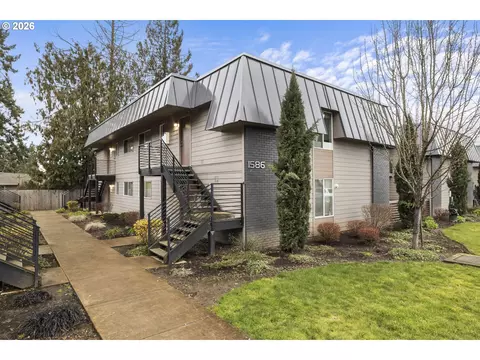 1570 James St, Woodburn, OR 97071